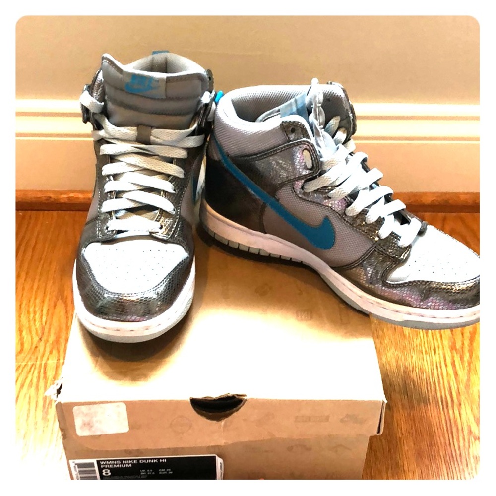 Nike women’s dunk Gray silver and blue